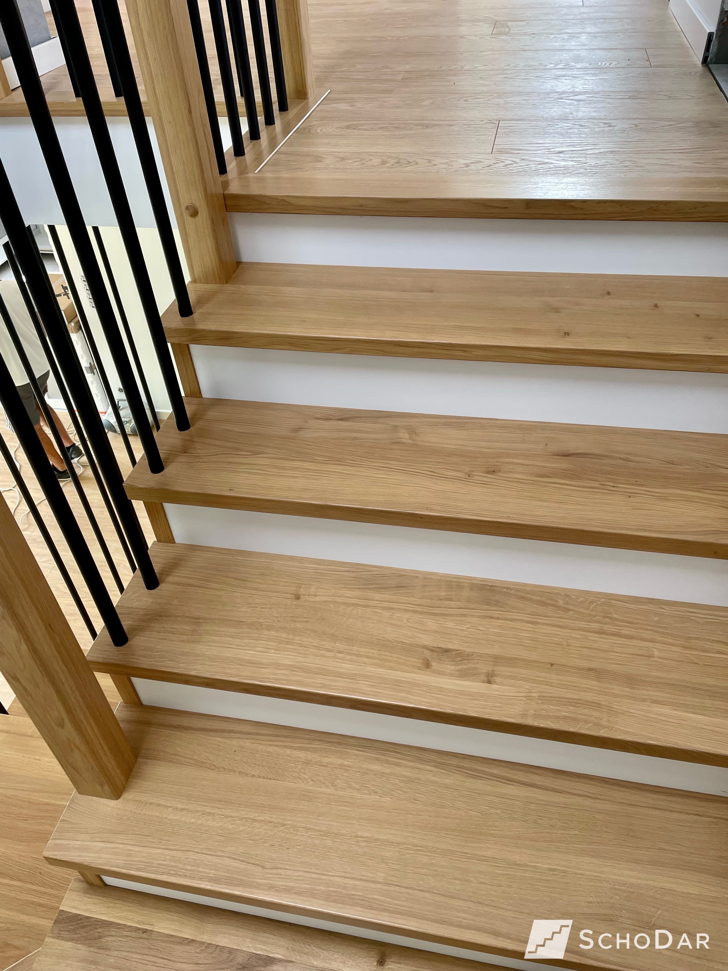 Zdjęcie 5 z realizacji Schody dębowe z balustradą z czarnej rurki w powiększeniu