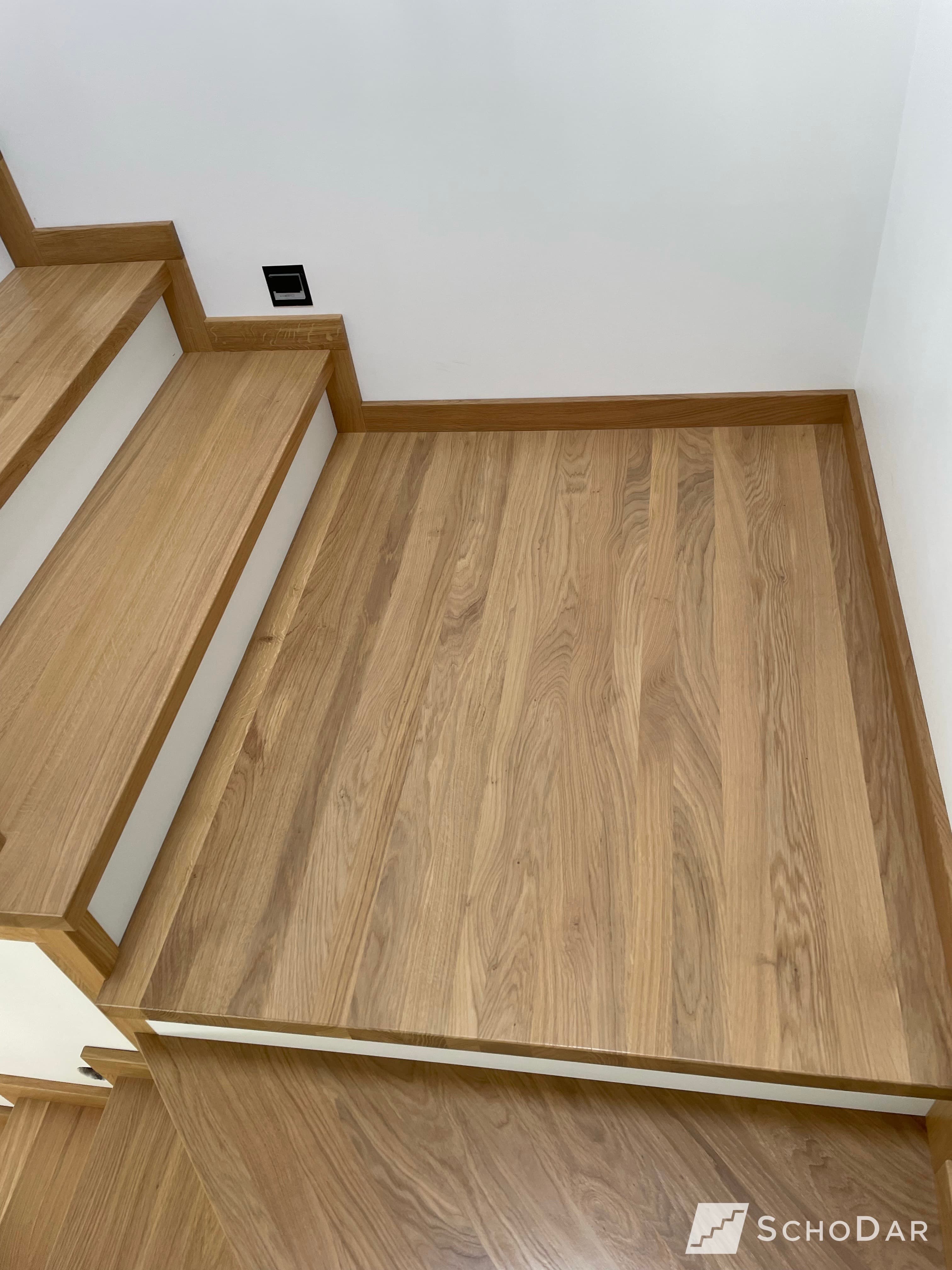 Zdjęcie 6 z realizacji Schody dębowe z balustradą z czarnej rurki w powiększeniu