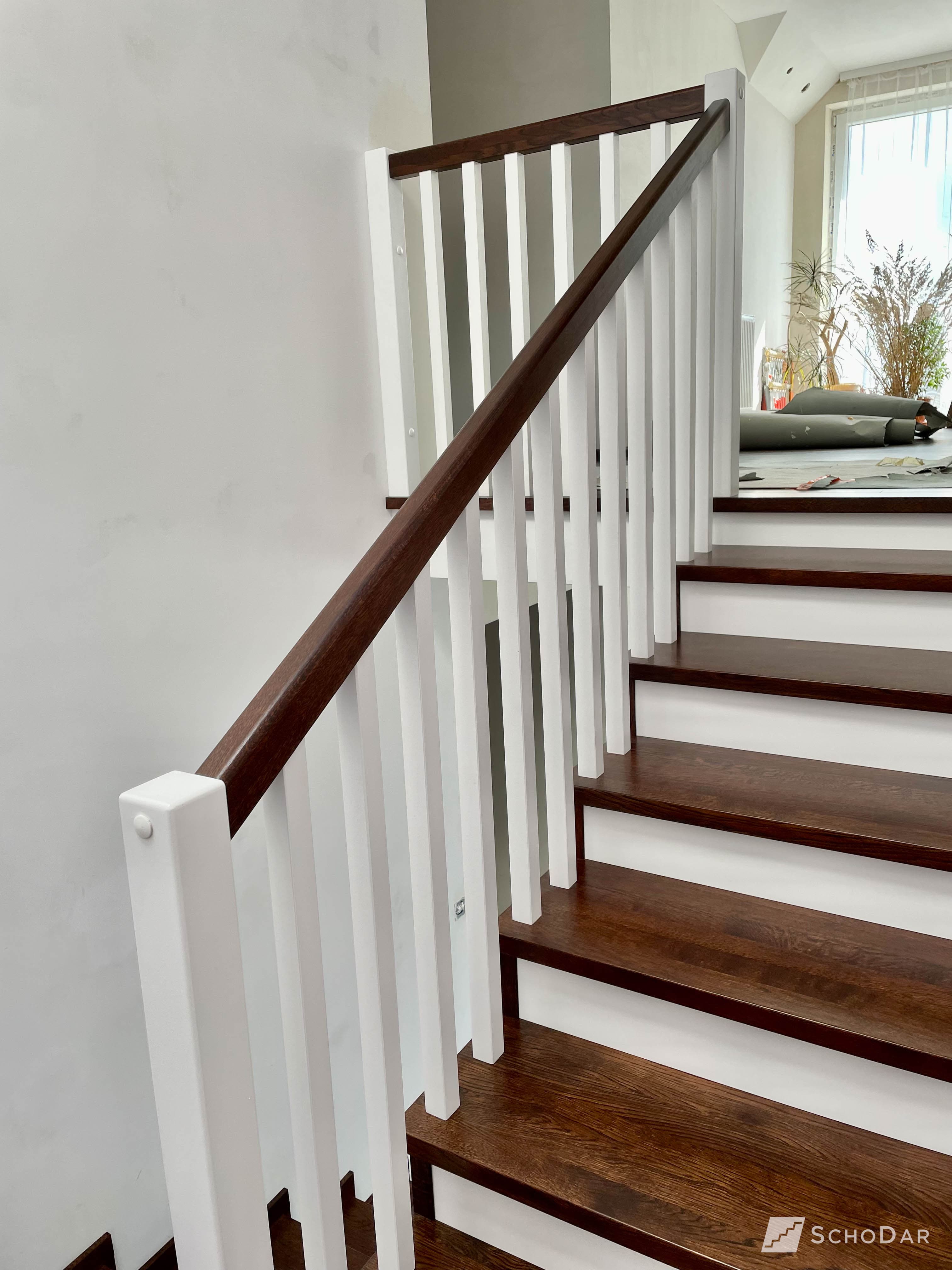 Zdjęcie 8 z realizacji Schody z drewnianą balustradą w powiększeniu