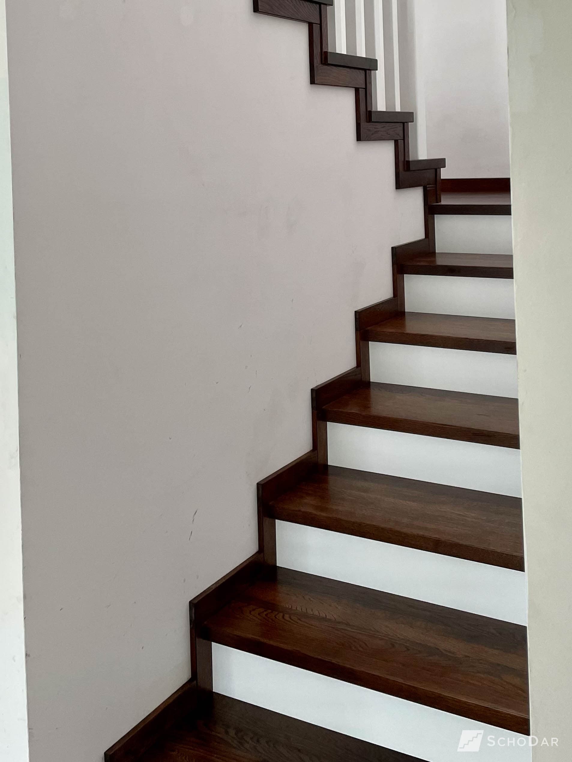 Zdjęcie 6 z realizacji Schody z drewnianą balustradą w powiększeniu