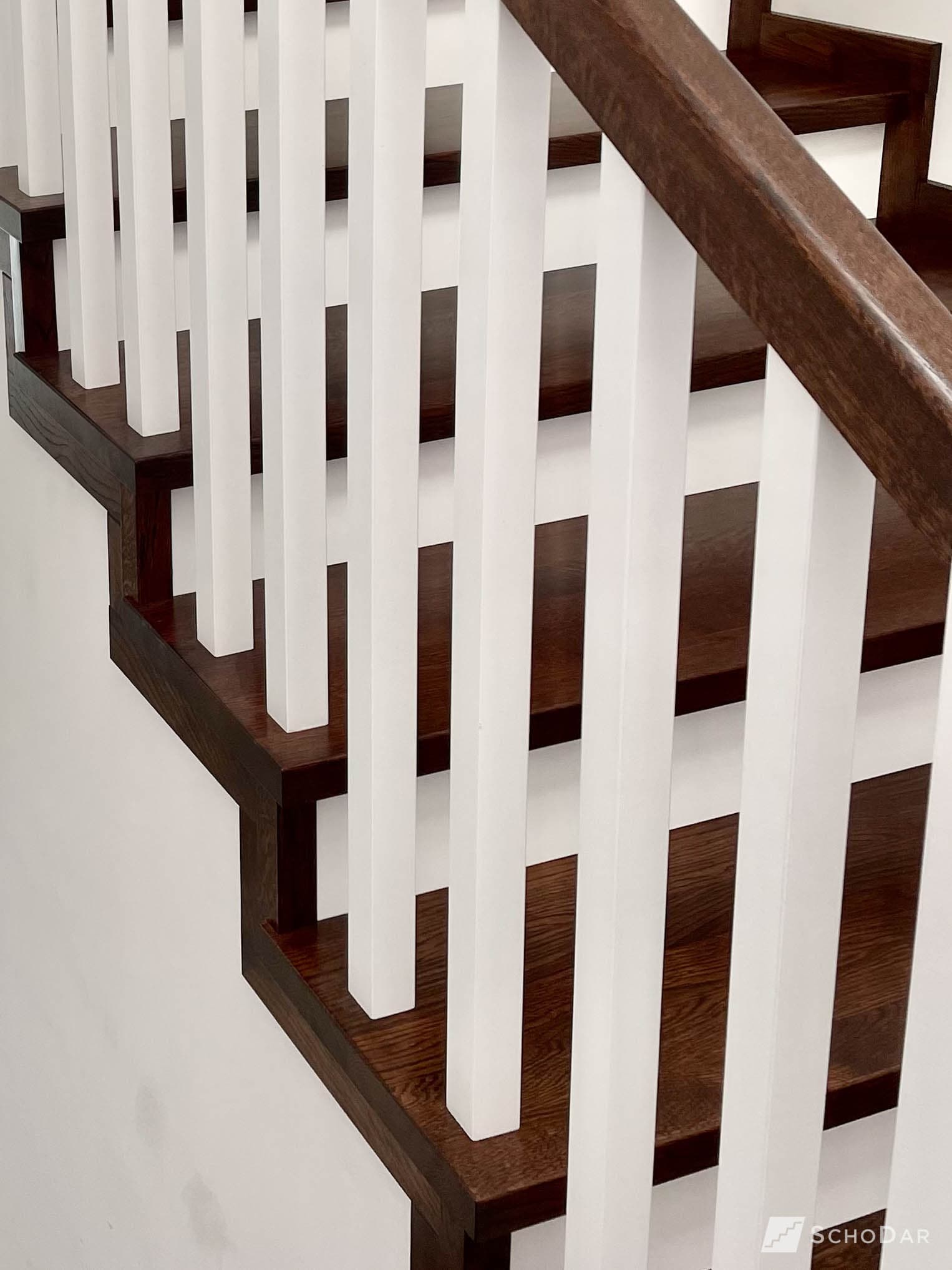Zdjęcie 3 z realizacji Schody z drewnianą balustradą w powiększeniu