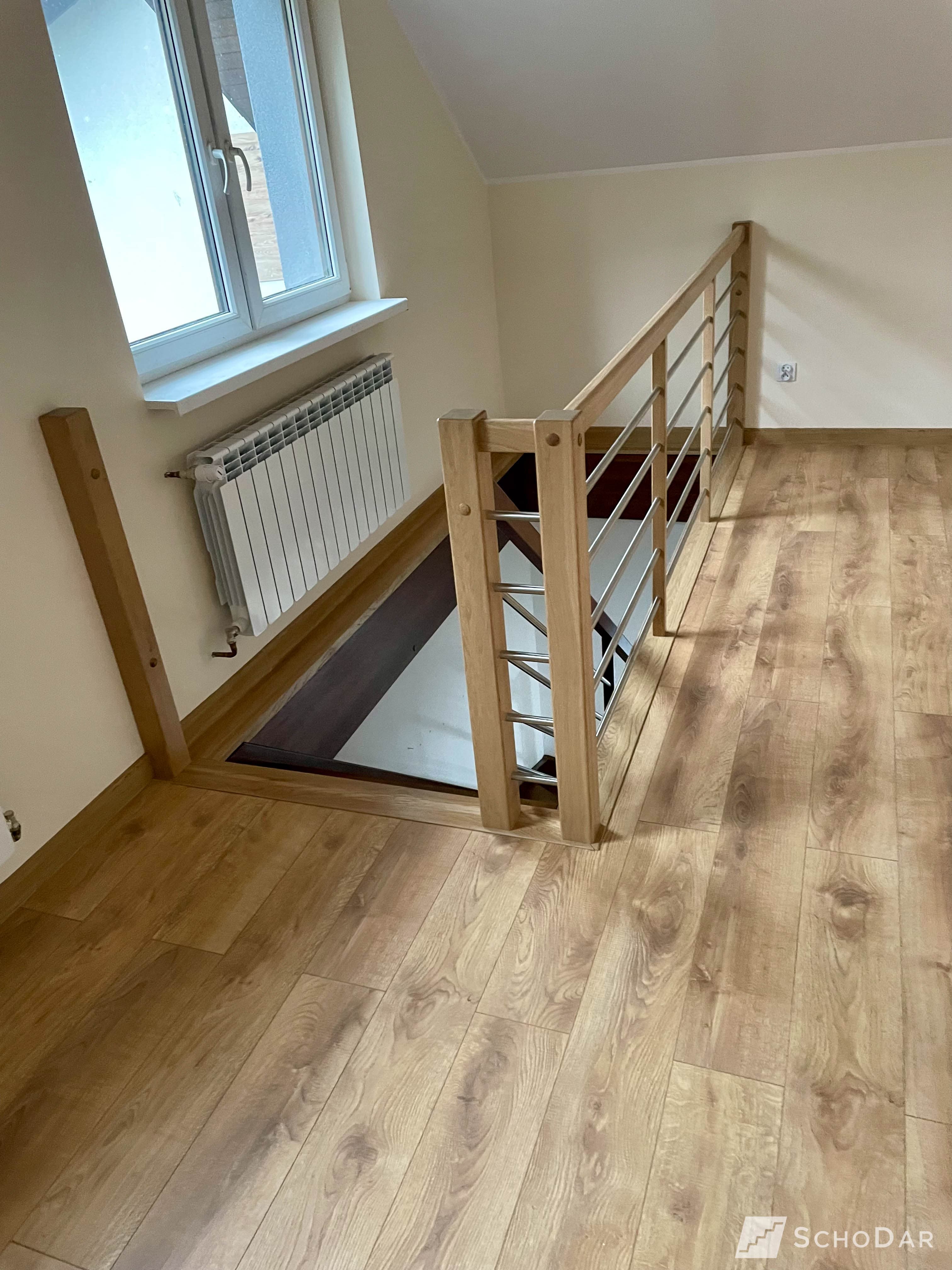Zdjęcie 6 z realizacji Schody dębowe na konstrukcji w powiększeniu
