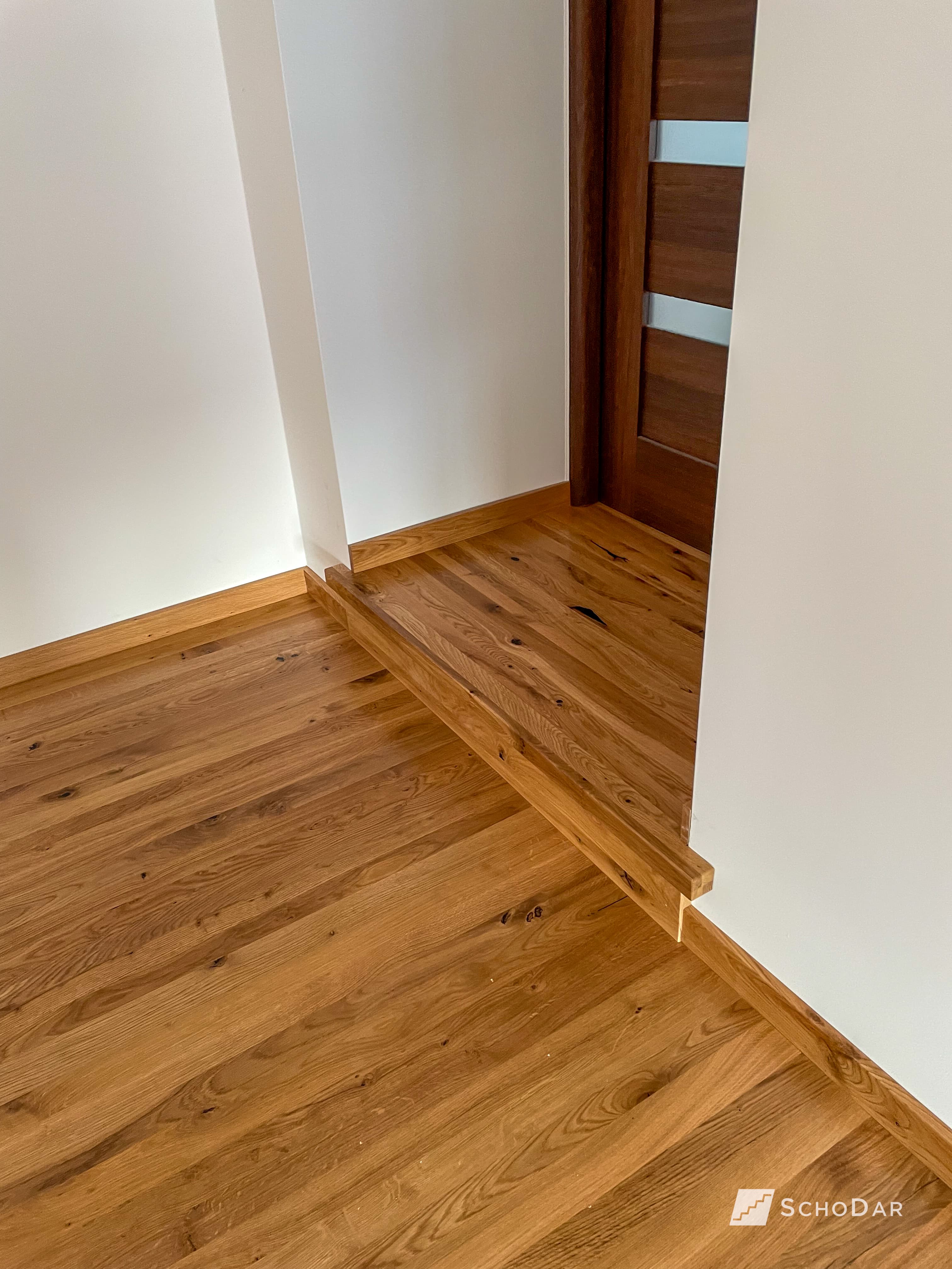 Zdjęcie 6 z realizacji Schody dębowe rustykalne z balustradą systemową w powiększeniu