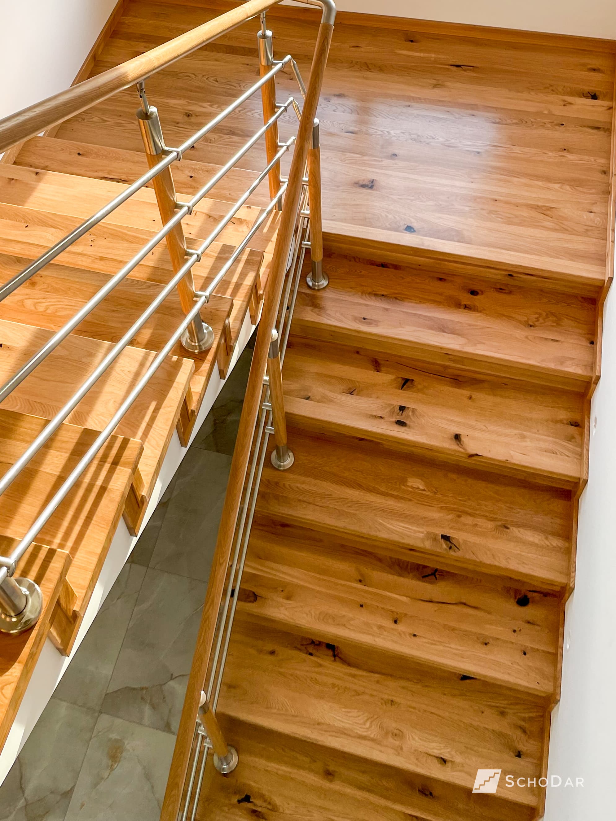 Zdjęcie 7 z realizacji Schody dębowe rustykalne z balustradą systemową w powiększeniu