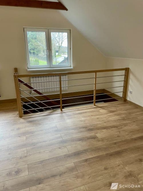 Zdjęcie schodów drewnianiych