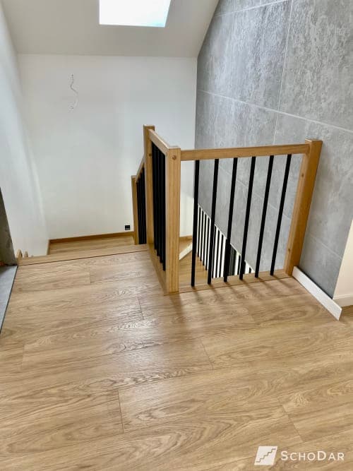 Zdjęcie 7 z realizacji Schody dębowe z balustradą z czarnej rurki