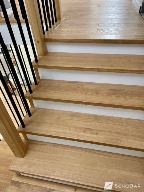 Zdjęcie 5 z realizacji Schody dębowe z balustradą z czarnej rurki