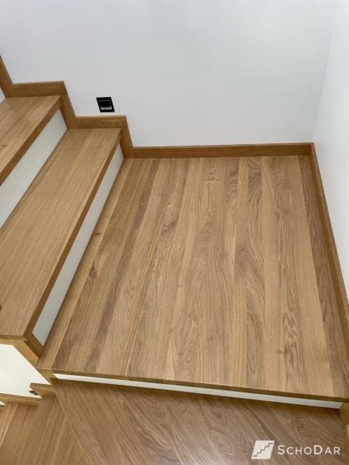 Zdjęcie 6 z realizacji Schody dębowe z balustradą z czarnej rurki